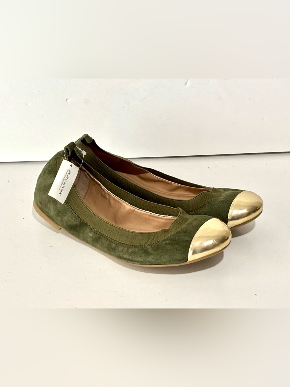 Banana Republic Olive Suede Flats with Metallic Gold Toe Size 9 M NWT